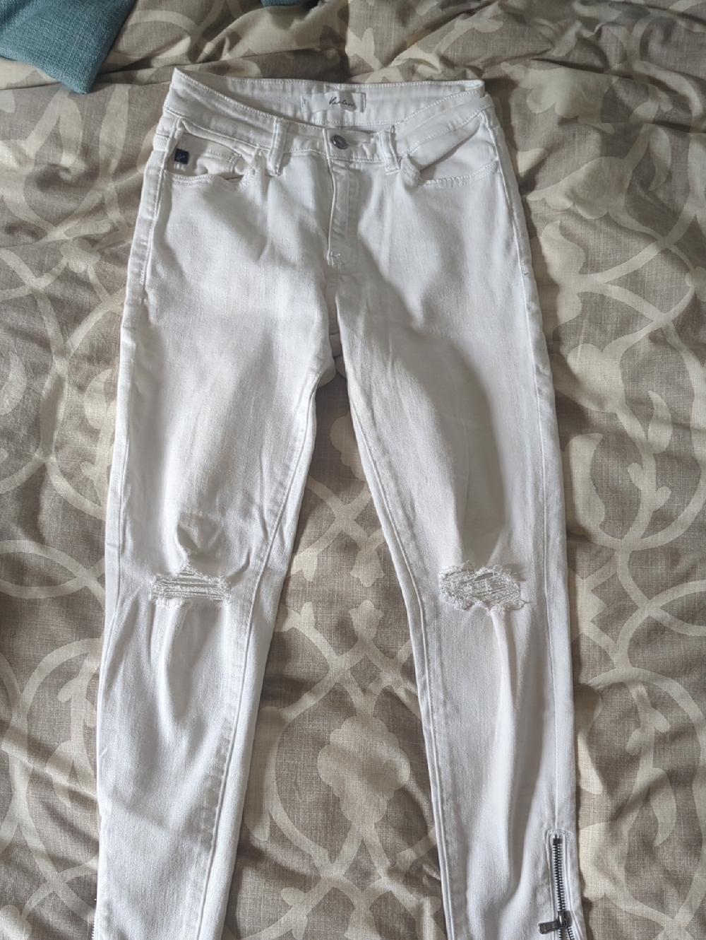 KanCan White Distressed Skinny Jeans with Ankle Zipper